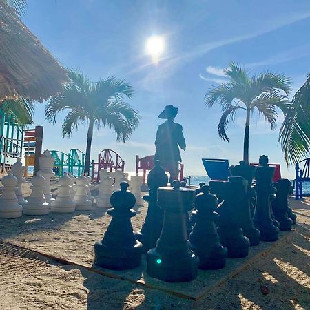 King Lewey'S Island Resort Placencia Esterno foto