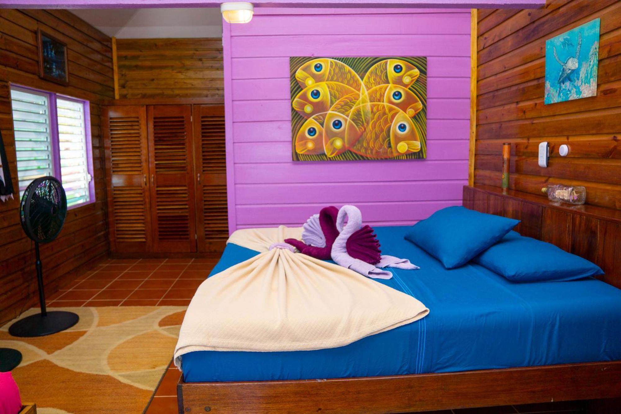 King Lewey'S Island Resort Placencia Esterno foto