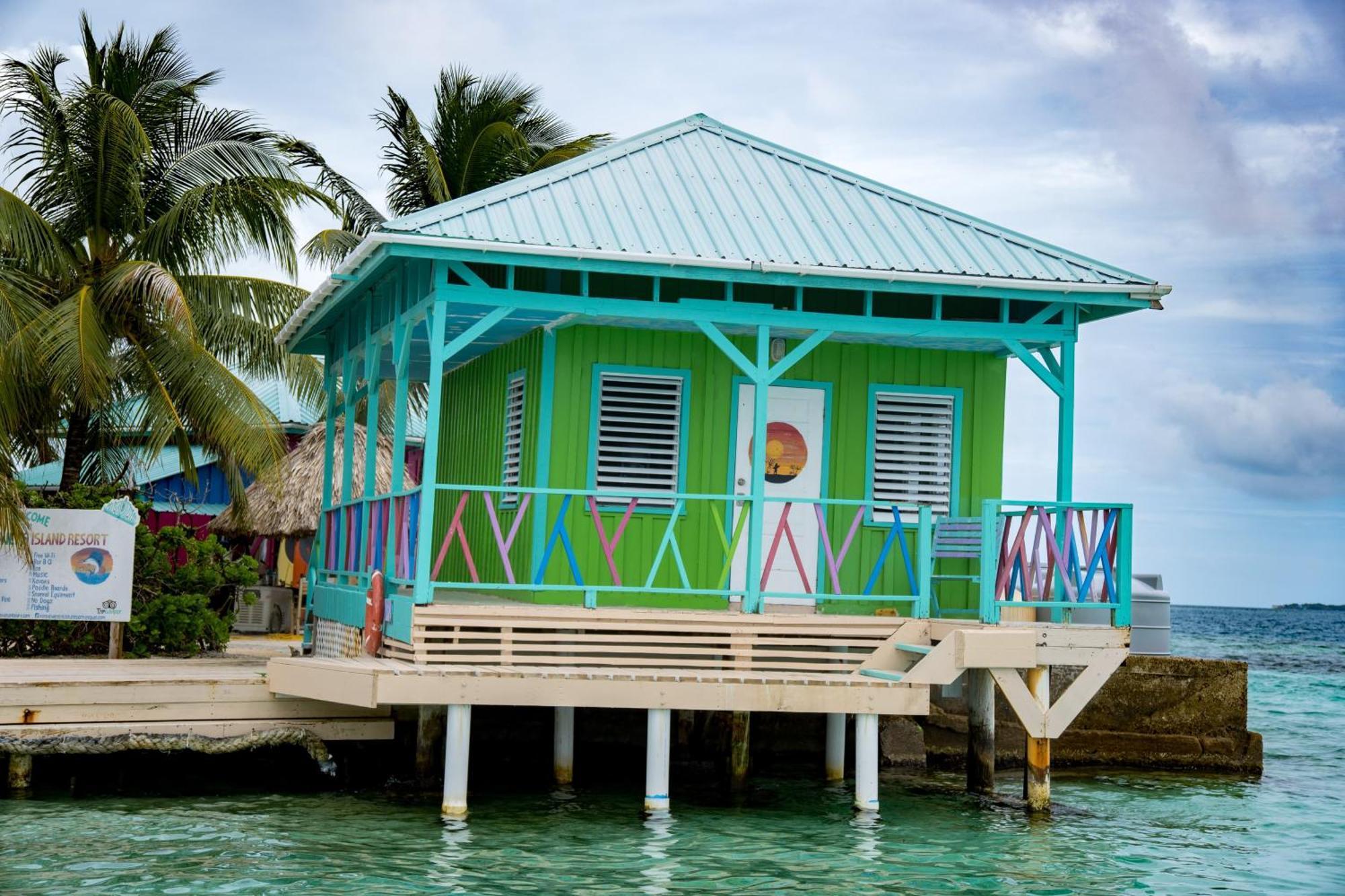 King Lewey'S Island Resort Placencia Esterno foto