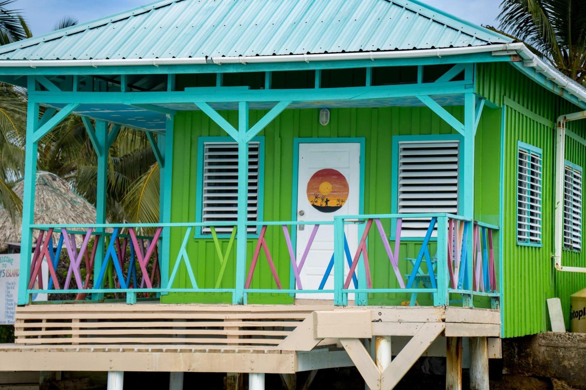 King Lewey'S Island Resort Placencia Esterno foto