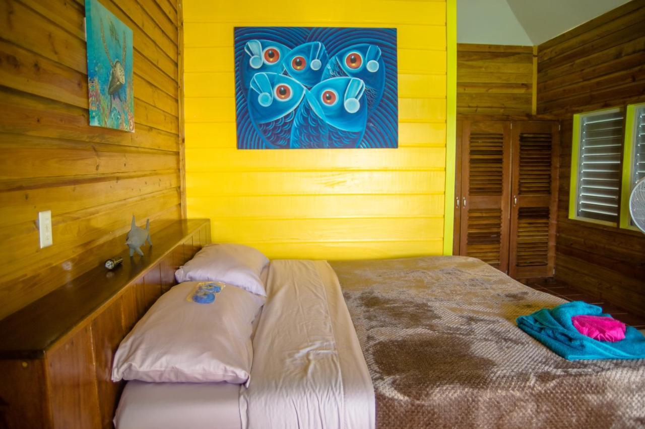 King Lewey'S Island Resort Placencia Esterno foto