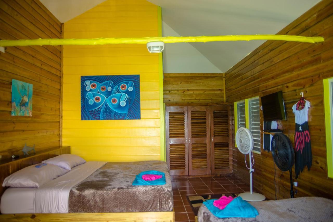King Lewey'S Island Resort Placencia Esterno foto