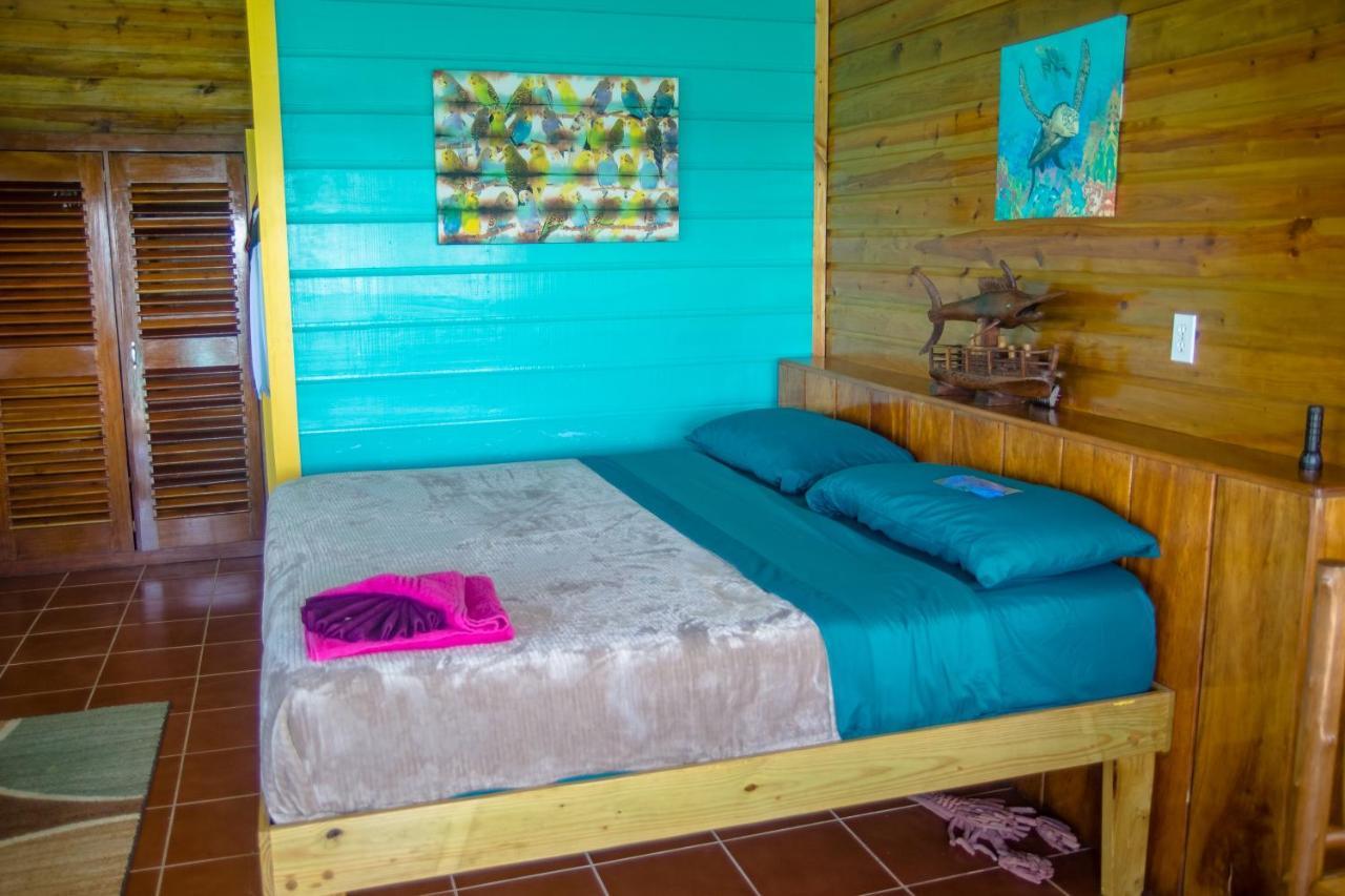 King Lewey'S Island Resort Placencia Esterno foto