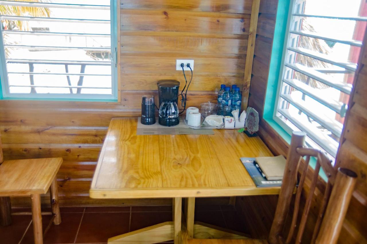 King Lewey'S Island Resort Placencia Esterno foto