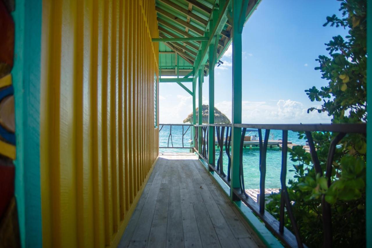 King Lewey'S Island Resort Placencia Esterno foto
