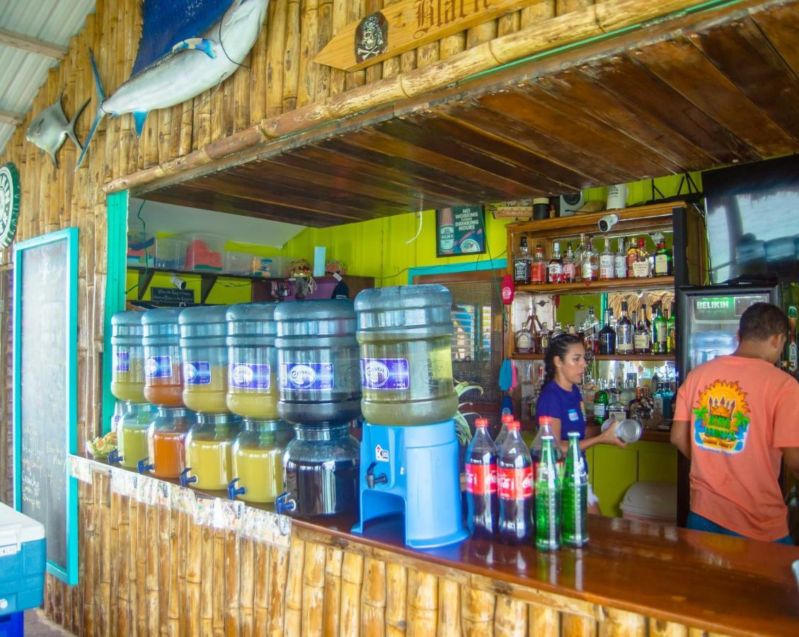 King Lewey'S Island Resort Placencia Esterno foto